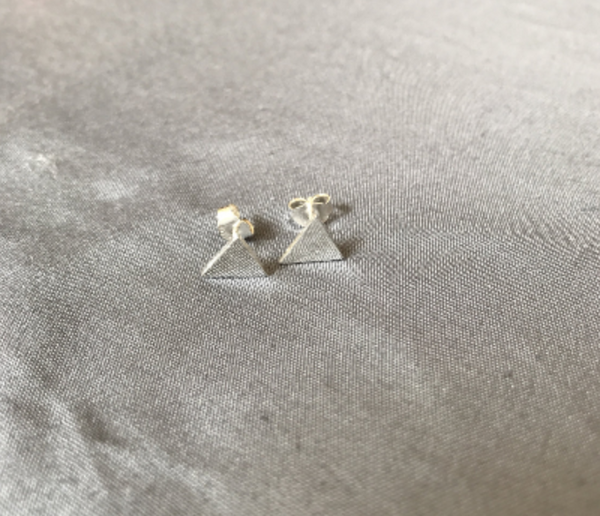 Triangle Stud Earrings -/#TE2