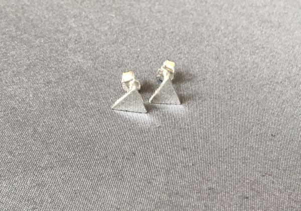 Triangle Stud Earrings -/#TE2